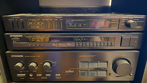 Pioneer vahvistin, viritin, kello/ajastin ja 6cd soitin