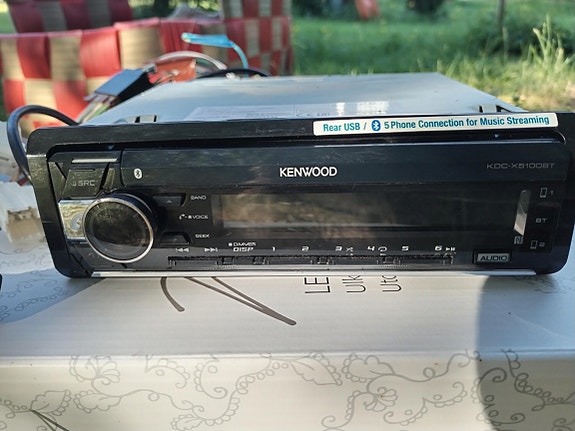 Kenwood soitin + Kicx ja MDS Torque vahvistimet autoon