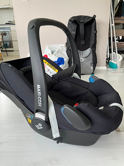 Maxi-Cosi pebble car seat i-size