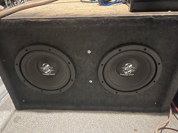 Ground Zero subwoofer/kotelo ja vahvistin autoon