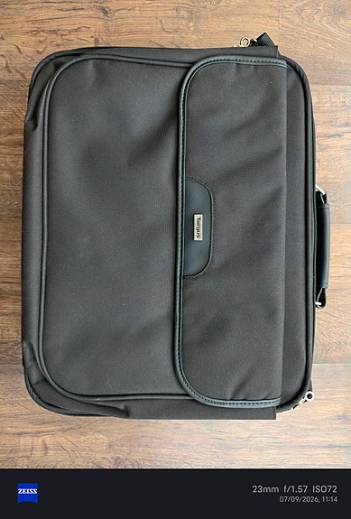 Samsonite salkkulaukku olkahihnalla 16-17" tietokonelle