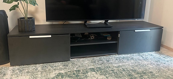 Musta Tvilum tv-taso (Hinnasta voi tinkiä)