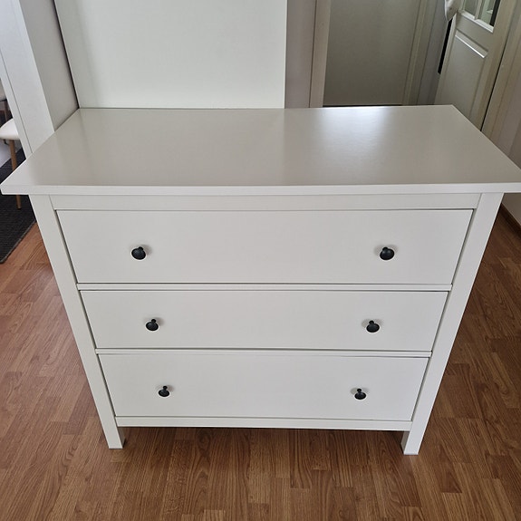 Hemnes lipasto 3 laatikolla