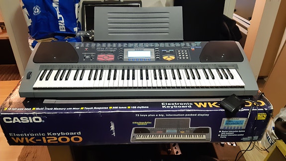 Casio WK-1200 kosketinsoitin.