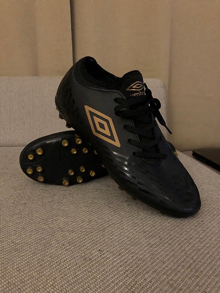 Umbro jalkapallokengät koko 38 musta