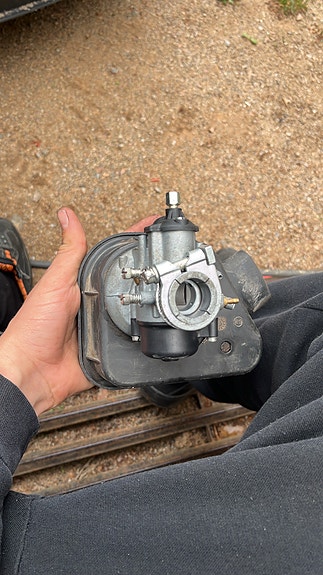 Piaggio ape kaasari ja ilmanputsari