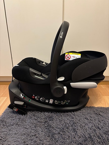 Cybex Aton B2 i-Size turvakaukalo ja telakka