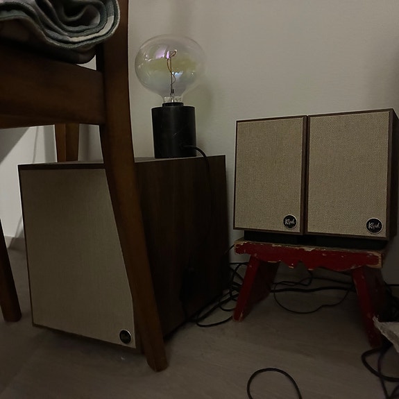 Klipsch ProMedia Heritage 2.1 -kaiutinjärjestelmä. Aktiivit.