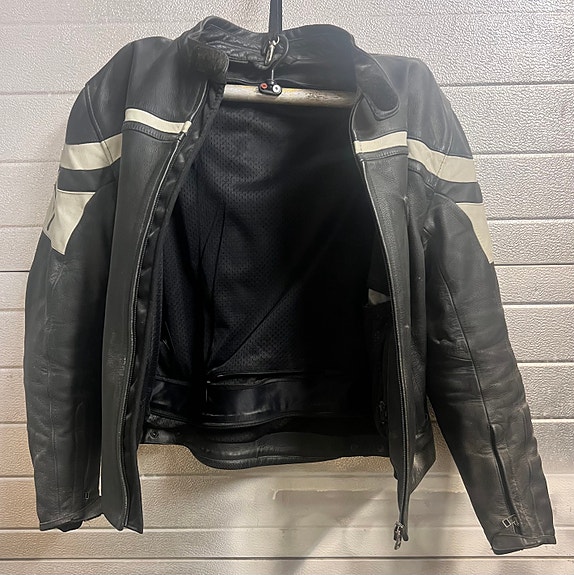 Dainese nahkainen ajotakki koko 56 musta