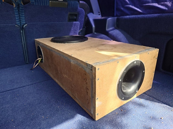 Alpine Type-G SWG-844 8" subwoofer + refleksikotelo 3" aeroportilla