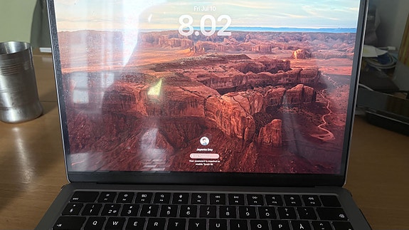 MacBook Air M2 13.6" 8/256GB Space Gray – Ostettu 3/2025, akku 97 %