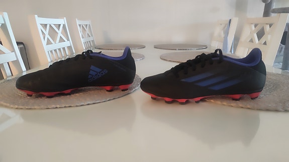 Adidas jalkapallokengät 39 1/3