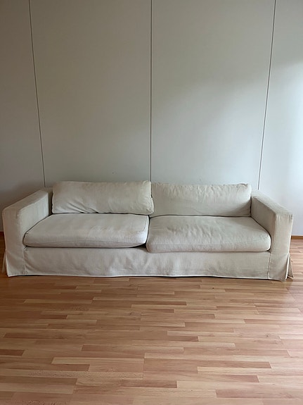 Luonnonvalkoinen laadukas sohva, merkki Sope