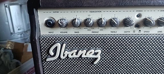 Ibanez kitaravahvistin