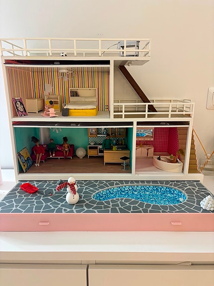 Lundby Stockholm nukkekoti uima-altaalla ja kalusteilla
