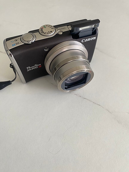 Canon powershot sx200 is