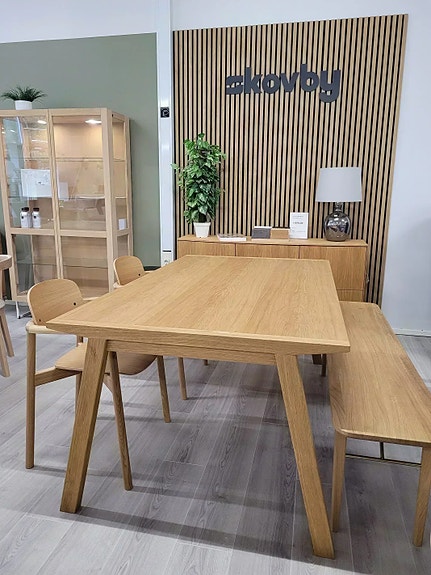 Skovby ruokapöytä (SM140, öljytty tammi)