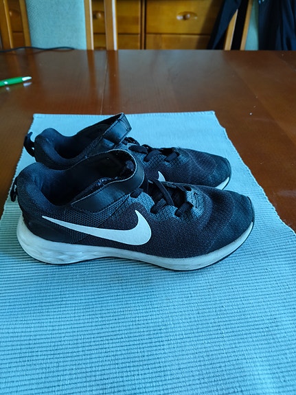 Nike mustat lenkkarit