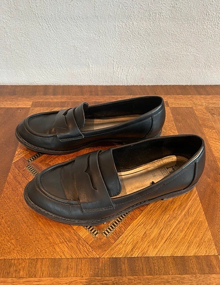 Mustat kengät