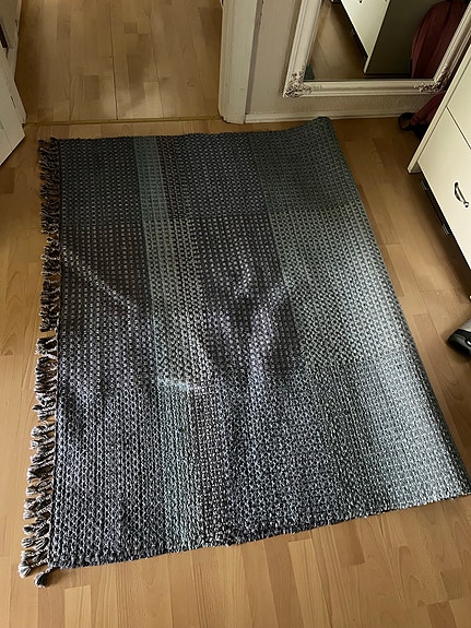Iso sininen räsymatto