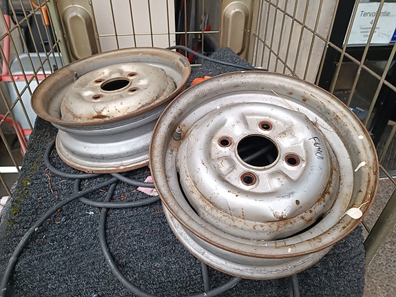 Ford 4 x 12 peltivanteet 2 kpl