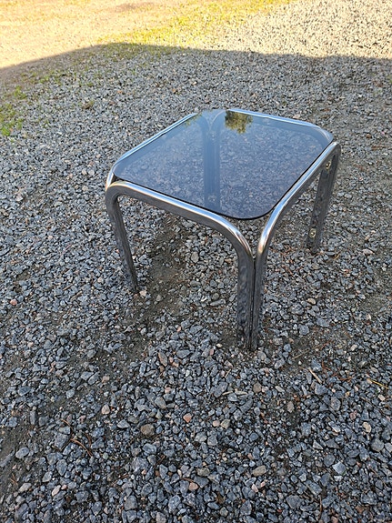 Vintage pieni krominen lasipöytä