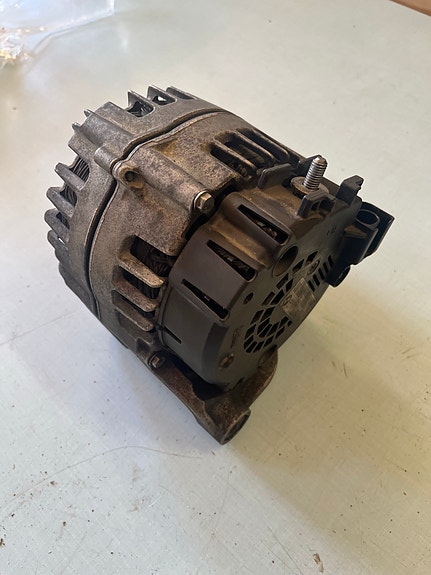 BMW Valeo laturi 14V