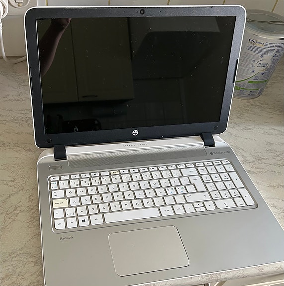 HP Pavilion 15 kannettava + läppärilaukku