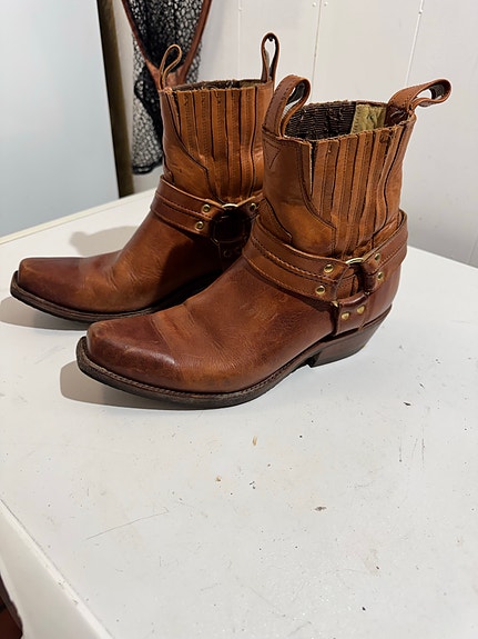 Cowboy bootsit
