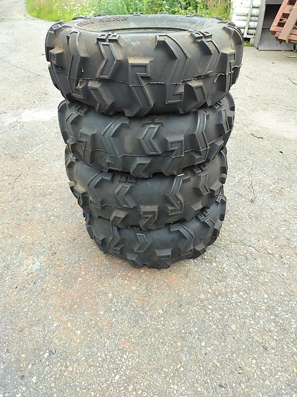 ATV-renkaat AT23x8-11 ja AT24x9-11