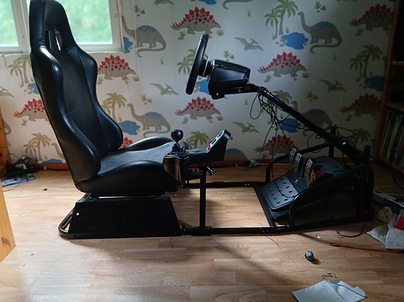 Ajopenkki + Logitech G27 rattipoljinsetti