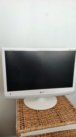 LG Flatron M2262D LCD PC/TV hybridi näyttö