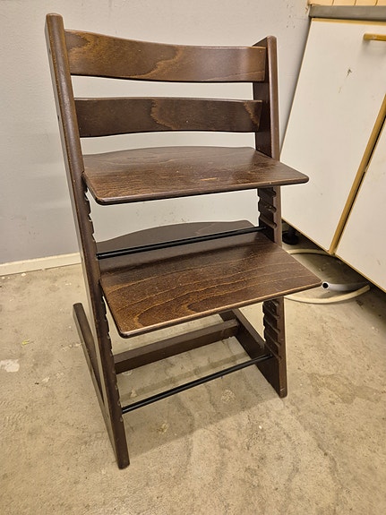 Stokke Tripp Trapp lasten tuoli tummanruskea