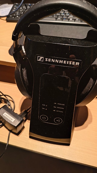 Sennheiser RS 220 langattomat kuulokkeet ja lähetin