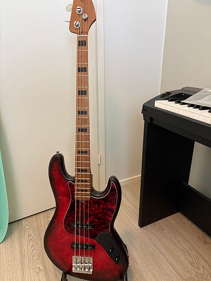 JB-tyylinen pienvalmistajan custom-basso