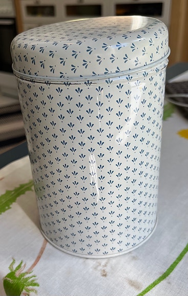Marimekko Muija peltipurkki pieni sinivalkoinen kuviollinen