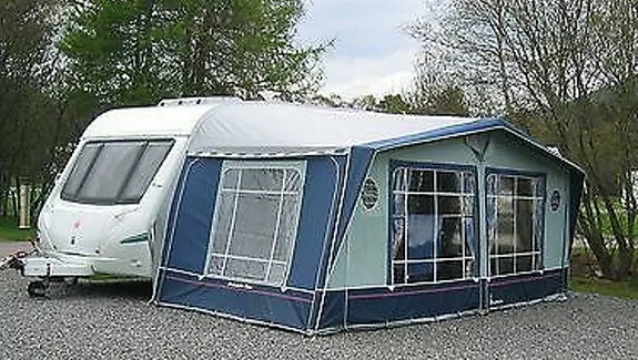 Isabella Ambassador Crown 2510 asuntovaunun etuteltta