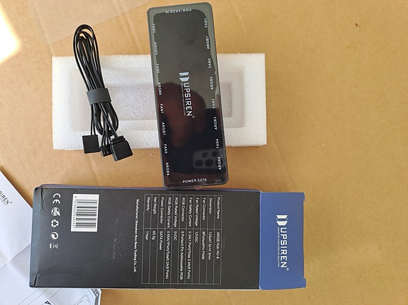 Upsiren HU-8 ARGB & PWM Fan Hub – Led-tuuletin-keskus tietokoneeseen