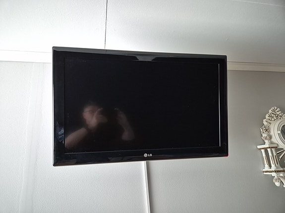 LG taulutelevisio musta 32"