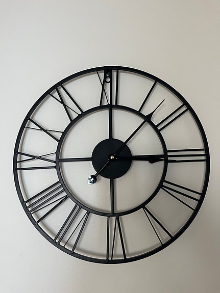 Upea musta seinäkello 40 cm halkaisija