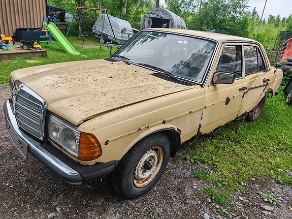 Mercedes-Benz W123 200D OSINA