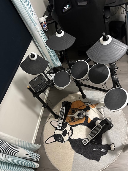 Alesis DM Lite sähkörummut pedaaleilla