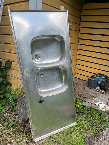 Ruostumaton teräs tiskipöytä kahdella altaalla