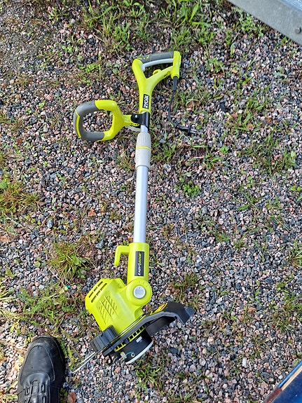Ryobi RLT5027 sähkökäyttöinen ruohotrimmeri 500W 27cm