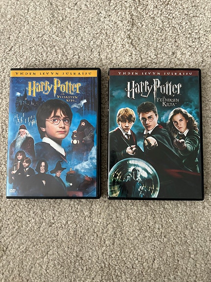 Harry Potter ja viisasten kivi & Harry Potter ja Feeniksin kilta DVD-elokuvat