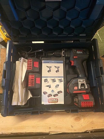 Bosch akkuporakone 18v 4kpl akkuja