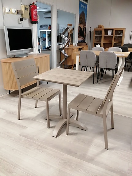 Suvi Cafe parvekepöytä 60x60 cm + 2 kpl käsinojaton tuolia