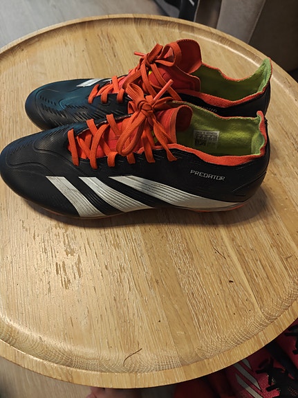 Adidas Predator jalkapallokengät koko 41⅓