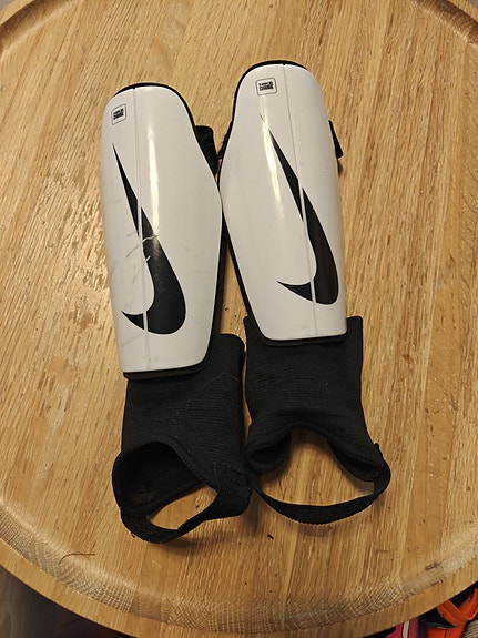 Nike säärisuojat koko S
