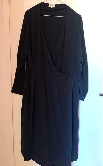 Kaiko Wrap Midi Dress -musta musliini XL